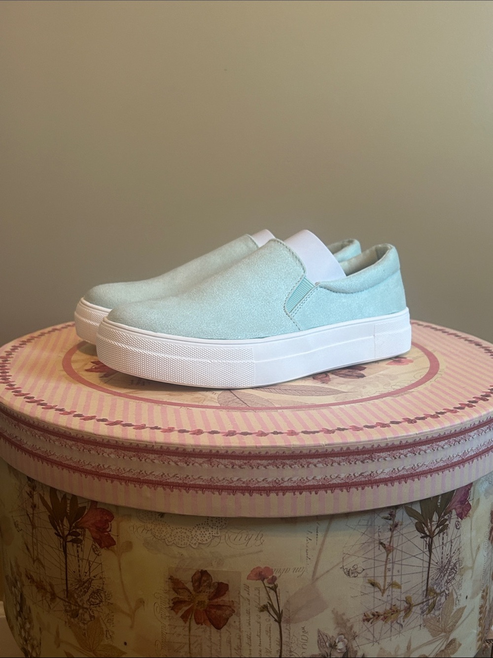 NEW Soda Mint Hike Sneakers Size 7.5